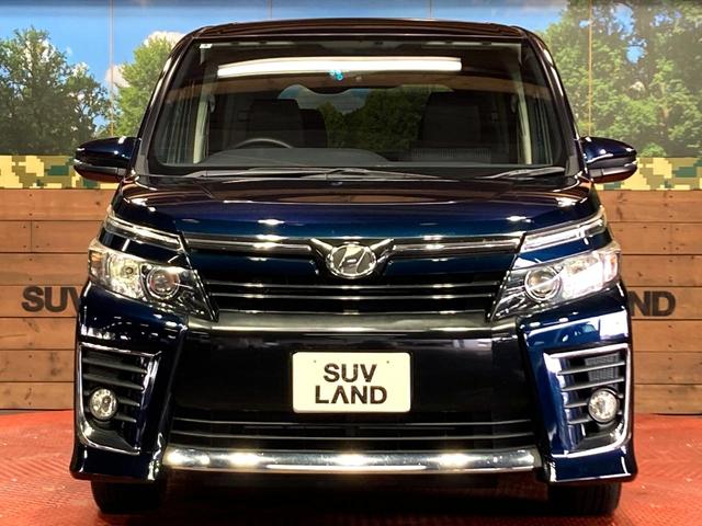 ヴォクシー ＺＳ　両側電動ドア　純正ＳＤナビ　バックカメラ　衝突被害軽減システム　禁煙車　スマートキー　ＬＥＤヘッド　ビルトインＥＴＣ　オートライト　オートエアコン　純正１６インチアルミ　リアエアコン（15枚目）