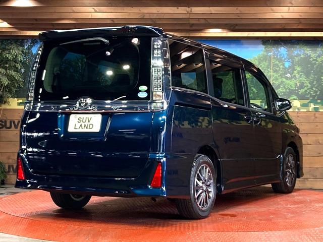 ヴォクシー ＺＳ　両側電動ドア　純正ＳＤナビ　バックカメラ　衝突被害軽減システム　禁煙車　スマートキー　ＬＥＤヘッド　ビルトインＥＴＣ　オートライト　オートエアコン　純正１６インチアルミ　リアエアコン（18枚目）