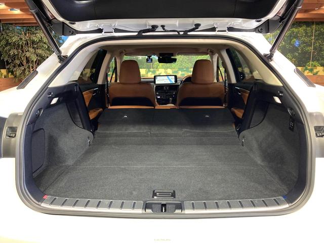 ＲＸ ＲＸ４５０ｈ　バージョンＬ　サンルーフ　純正１２．３型ナビ　全周囲カメラ　衝突被害軽減システム　レーダークルーズ　禁煙車　電動リアゲート　レザーシート　全席シートヒーター　前席シートエアコン　パワーシート　コーナーセンサー（10枚目）