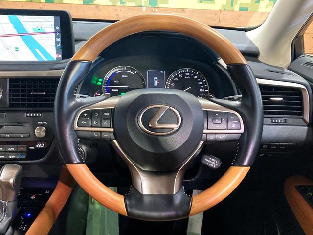 ＲＸ ＲＸ４５０ｈ　バージョンＬ　サンルーフ　純正１２．３型ナビ　全周囲カメラ　衝突被害軽減システム　レーダークルーズ　禁煙車　電動リアゲート　レザーシート　全席シートヒーター　前席シートエアコン　パワーシート　コーナーセンサー（11枚目）