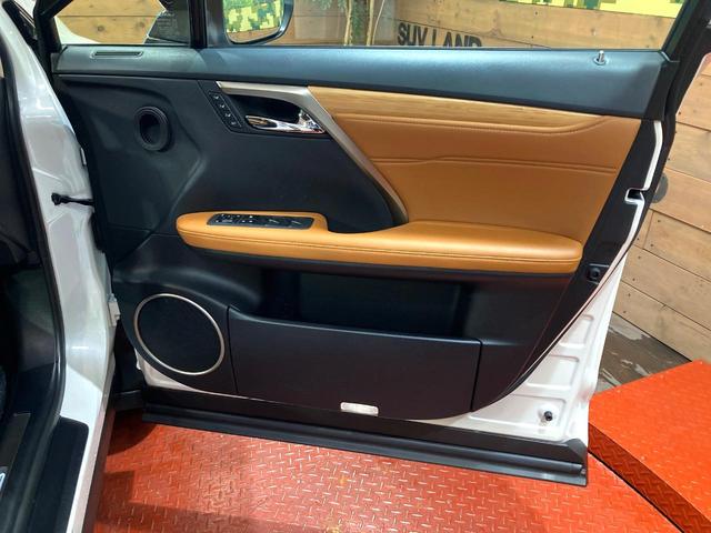 ＲＸ ＲＸ４５０ｈ　バージョンＬ　サンルーフ　純正１２．３型ナビ　全周囲カメラ　衝突被害軽減システム　レーダークルーズ　禁煙車　電動リアゲート　レザーシート　全席シートヒーター　前席シートエアコン　パワーシート　コーナーセンサー（29枚目）