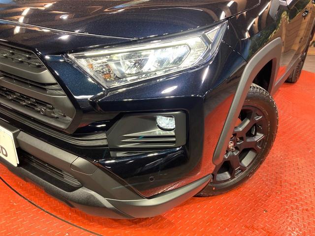 ＲＡＶ４ アドベンチャー　オフロードパッケージＩＩ　登録済未使用車　バックカメラ　セーフティセンス　レーダークルーズ　純正１０．５型ナビ　合皮シート　前席シートエアコン　パワーシート　コーナーセンサー　ＬＥＤヘッド　ルーフレール　ＥＴＣ２．０（12枚目）