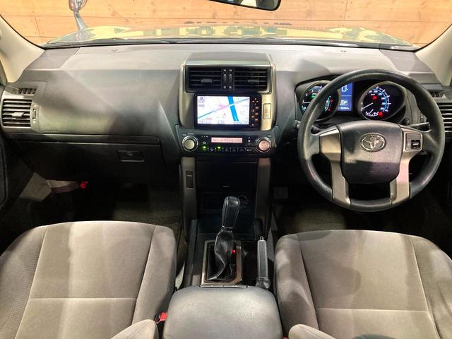 ランドクルーザープラド ＴＸ　７人乗り　ＳＤナビ　禁煙車　スマートキー　ビルドインＥＴＣ　電動格納ミラー　フルセグＴＶ　ＣＤ／ＤＶＤ再生　デュアルオートエアコン　横滑り防止装置（2枚目）