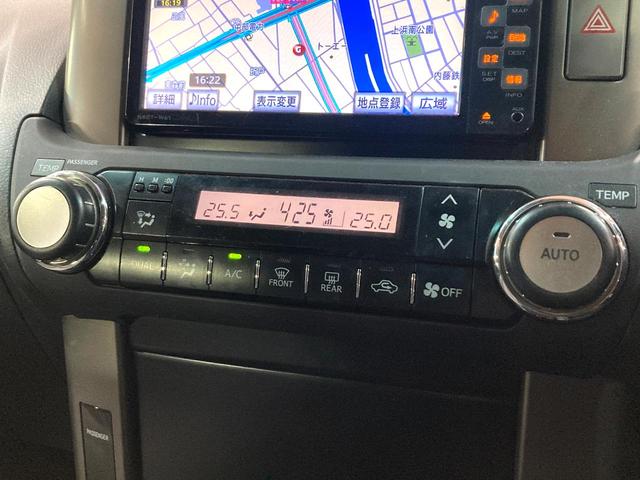 ランドクルーザープラド ＴＸ　７人乗り　ＳＤナビ　禁煙車　スマートキー　ビルドインＥＴＣ　電動格納ミラー　フルセグＴＶ　ＣＤ／ＤＶＤ再生　デュアルオートエアコン　横滑り防止装置（4枚目）