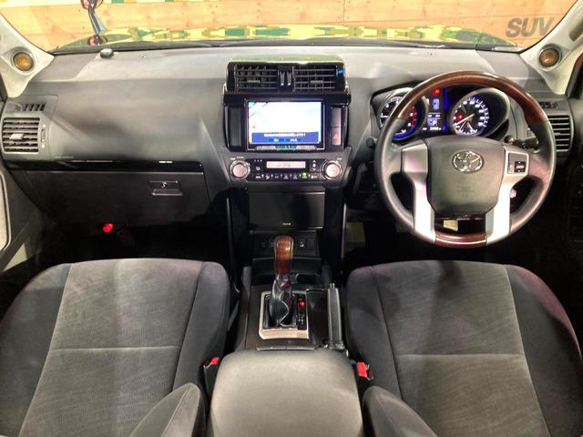 ランドクルーザープラド ＴＸ　ディーゼル　サンルーフ　ルーフレール　禁煙車　ＳＤナビ　バックカメラ　クルーズコントロール　ビルドインＥＴＣ　ＬＥＤヘッドライト　オートライト　スマートキー　ウッドコンビハンドル　純正１７インチアルミ（2枚目）