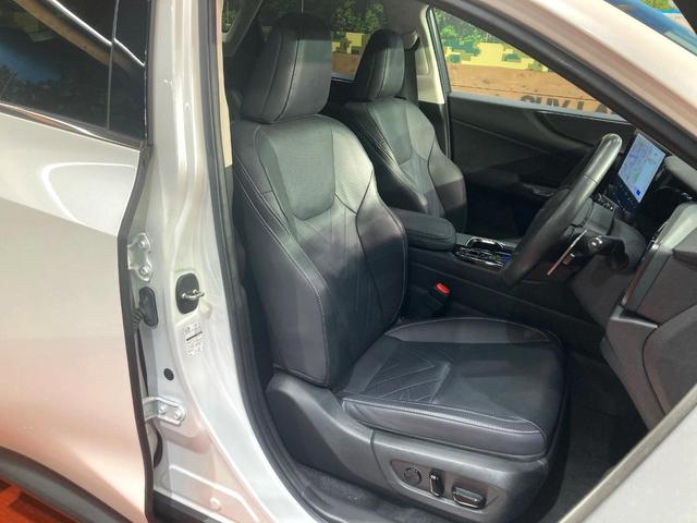 NX NX250 バージョンL サンルーフ 純正SDナビ 全周囲カメラ 衝突被害軽減システム レーダークルーズ 禁煙車 電動リアゲート レザーシート 全席シートヒーター 前席シートエアコン ドラレコ コーナーセンサー スマートキー(8枚目)