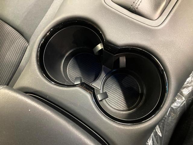 ハリアー Ｓ　純正ナビ機能付きディスプレイオーディオ　バックカメラ　レーダークルーズコントロール　ＥＴＣ　オートブレーキホールド　純正革巻きステアリング　ＬＥＤヘッドライト　純正１７インチアルミホイール（32枚目）