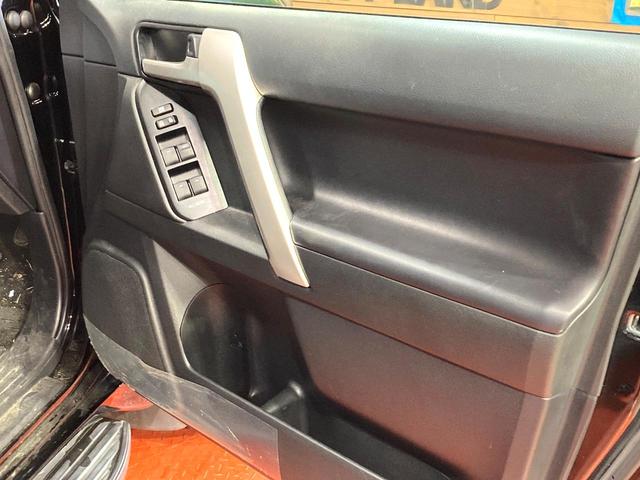 ランドクルーザープラド TX Lパッケージ マットブラックエディション 7人乗り サンルーフ BIG-X9インチナビ バックカメラ 衝突被害軽減システム レーダークルーズ 禁煙車 レザーシート 前席シートエアコン ドラレコ コーナーセンサー スマートキー LEDヘッド(36枚目)