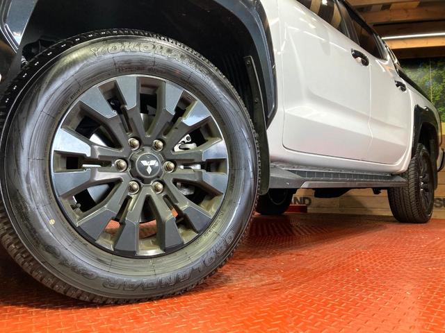 トライトン GSR 純正9インチナビ 全周囲カメラ レーダークルーズ 禁煙車 ETC レザーシート パワーシート シートヒーター コーナーセンサー スマートキー LEDヘッド ルーフレール ETC オートハイビーム(13枚目)