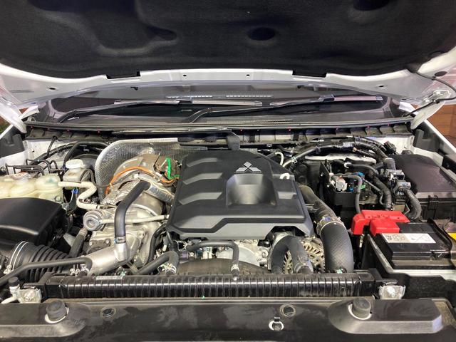 トライトン GSR 純正9インチナビ 全周囲カメラ レーダークルーズ 禁煙車 ETC レザーシート パワーシート シートヒーター コーナーセンサー スマートキー LEDヘッド ルーフレール ETC オートハイビーム(18枚目)