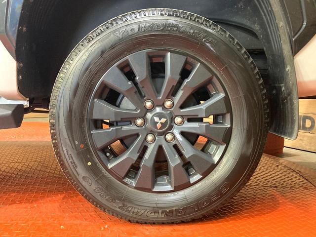 トライトン GSR 純正9インチナビ 全周囲カメラ レーダークルーズ 禁煙車 ETC レザーシート パワーシート シートヒーター コーナーセンサー スマートキー LEDヘッド ルーフレール ETC オートハイビーム(21枚目)