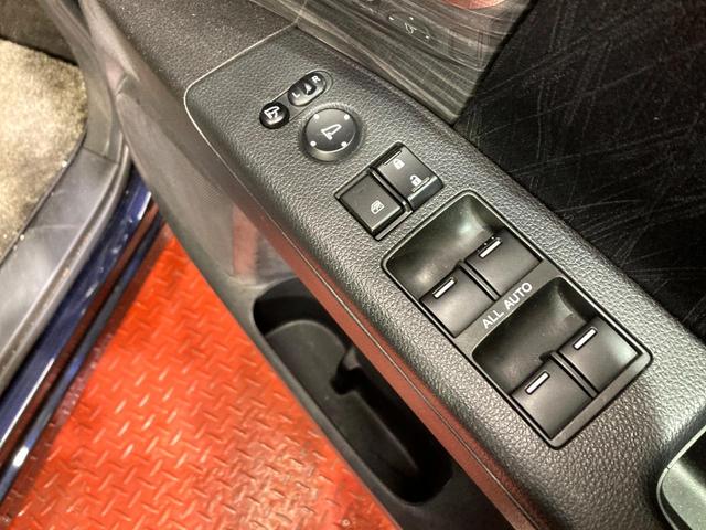 オデッセイ アブソルート・EX 純正ナビ 禁煙車 マルチビューカメラシステム 後席モニター クルーズコントロール リアオートエアコン スマートキー HIDヘッドライト ハーフレザーシート ビルドインETC(32枚目)