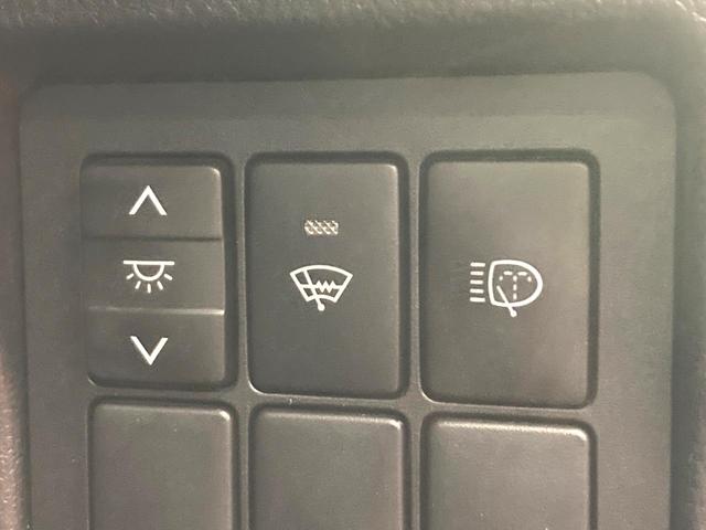 ランドクルーザープラド TX Lパッケージ サンルーフ 7インチSDナビ バックカメラ 100V電源 禁煙車 レザーシート 前席シートエアコン コーナーセンサー LEDヘッド クルコン オートライト デュアルエアコン 電動格納サードシート(28枚目)