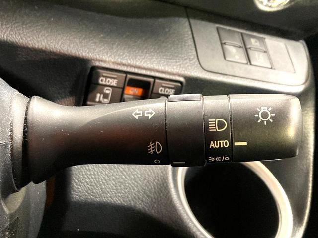 シエンタ G クエロ 両側電動ドア 純正SDナビ バックカメラ 衝突被害軽減システム 禁煙車 ハーフレザーシート コーナーセンサー スマートキー LEDヘッド オートライト オートエアコン 純正15インチアルミ(47枚目)