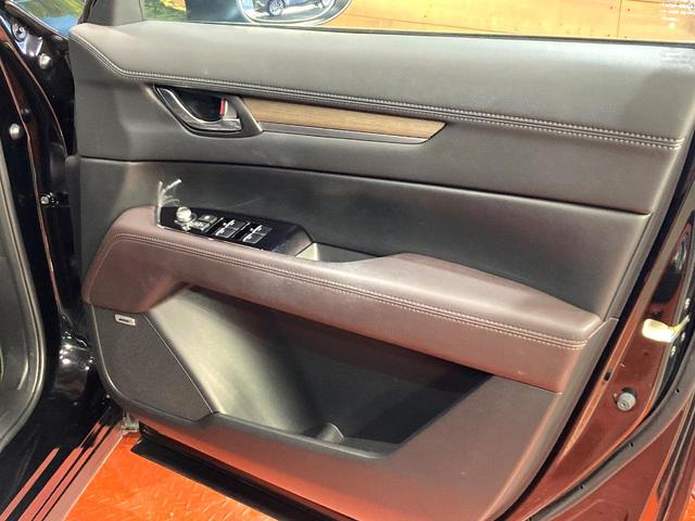ＣＸ－５ ＸＤ　エクスクルーシブモード　１０型マツダコネクト　全周囲カメラ　ＢＯＳＥサウンド　シートヒーター＆エアコン　１００Ｖ電源　レーダークルーズ　電動リアゲート　本革シート　ドラレコ　コーナーセンサー　ＬＥＤヘッド　ＥＴＣ（34枚目）
