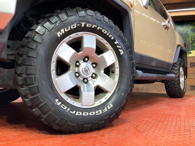 FJクルーザー ベースグレード SDナビ バックカメラ 禁煙車 ドラレコ コーナーセンサー ETC 純正17インチアルミ Bluetooth CD DVD再生 地デジ トランスファー キーレス 2トーンカラー オートライト(13枚目)