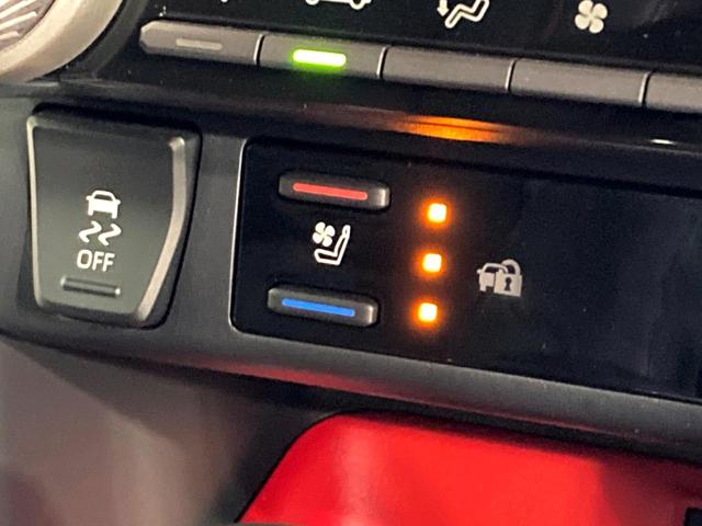 RAV4 ハイブリッドアドベンチャー オフロードパッケージII 登録済未使用車 純正10型ディスプレイオーディオ バックカメラ 衝突被害軽減システム レーダークルーズ レザー調シート 前席シートエアコン パワーシート コーナーセンサー LEDヘッド ルーフレール(6枚目)