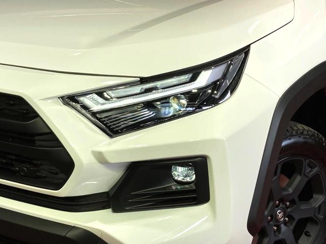 RAV4 ハイブリッドアドベンチャー オフロードパッケージII 登録済未使用車 純正10型ディスプレイオーディオ バックカメラ 衝突被害軽減システム レーダークルーズ レザー調シート 前席シートエアコン パワーシート コーナーセンサー LEDヘッド ルーフレール(12枚目)