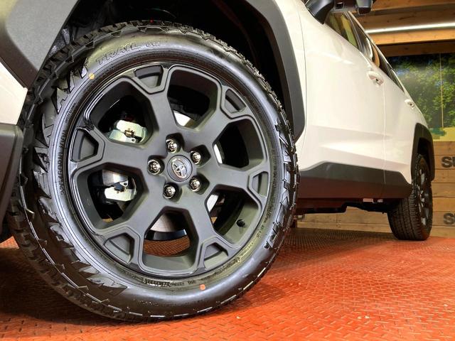 RAV4 ハイブリッドアドベンチャー オフロードパッケージII 登録済未使用車 純正10型ディスプレイオーディオ バックカメラ 衝突被害軽減システム レーダークルーズ レザー調シート 前席シートエアコン パワーシート コーナーセンサー LEDヘッド ルーフレール(13枚目)