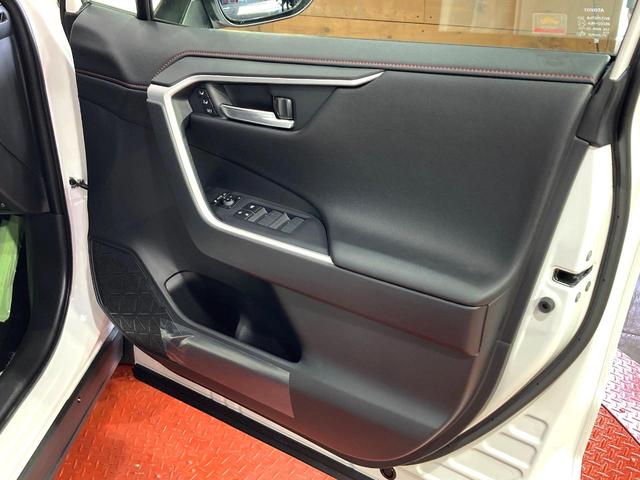 RAV4 ハイブリッドアドベンチャー オフロードパッケージII 登録済未使用車 純正10型ディスプレイオーディオ バックカメラ 衝突被害軽減システム レーダークルーズ レザー調シート 前席シートエアコン パワーシート コーナーセンサー LEDヘッド ルーフレール(35枚目)