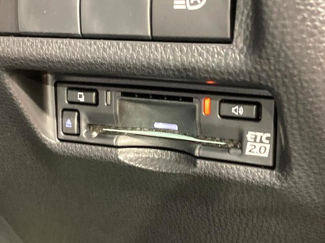 RAV4 ハイブリッドアドベンチャー オフロードパッケージII 登録済未使用車 純正10型ディスプレイオーディオ バックカメラ 衝突被害軽減システム レーダークルーズ レザー調シート 前席シートエアコン パワーシート コーナーセンサー LEDヘッド ルーフレール(40枚目)