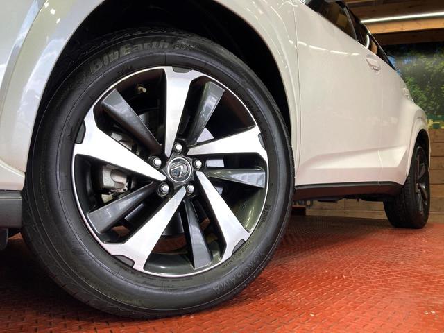 【純正オプション１８インチアルミホイール】純正オプションホイールを装着。走行性能の向上に加え、外観もよりスタイリッシュになっています。