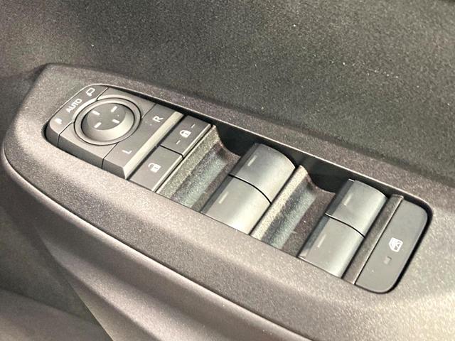 ヤリスクロス G 純正8型ディスプレイオーディオ バックカメラ レーダークルーズ ドラレコ コーナーセンサー スマートキー LEDヘッド ETC2.0 オートハイビーム 車線逸脱警報 オートライト デュアルエアコン(35枚目)