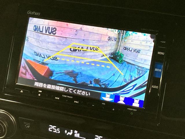 【バックカメラ】駐車時に後方がリアルタイム映像で確認できます。大型商業施設や立体駐車場での駐車時や、夜間のバック時に大活躍！運転スキルに関わらず、今や必須となった装備のひとつです！