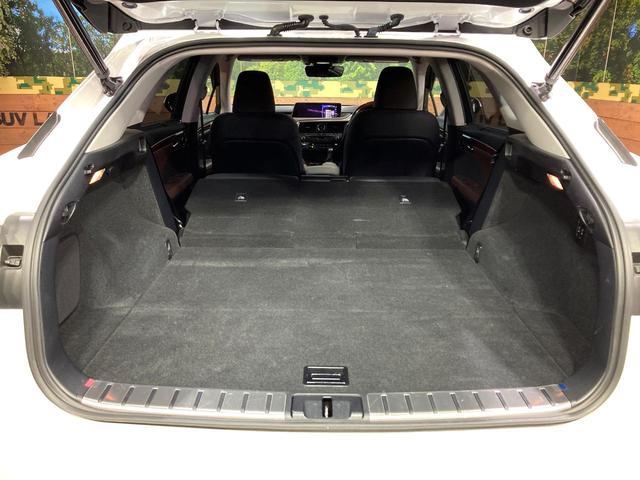 後席を格納すると、これだけの広さが！シーンに合わせたシートアレンジで、大きな荷物も積むことが出来ます♪