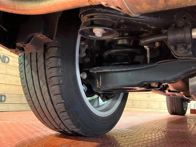 お車を安心してお乗りいただく為には、足回りの定期点検が欠かせません。サービスサポート（有償保証）では無料点検もご提供しており、安心のカーライフをお過ごしいただけるサポート体制が整っています。