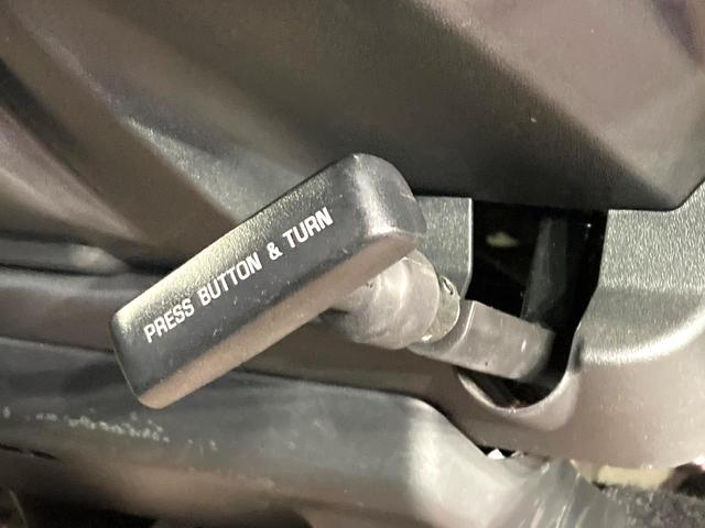 ハイエースバン スーパーGL ダークプライムII 全周囲カメラ 衝突被害軽減システム 禁煙車 ハーフレザーシート スマートキー LEDヘッド ビルトインETC オートライト デュアルエアコン リアエアコン Bluetooth フルセグ LEDフォグ(45枚目)