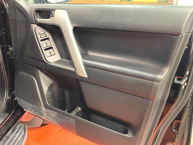 ランドクルーザープラド ＴＸ　Ｌパッケージ・ブラックエディション　ＳＤナビ　バックカメラ　衝突被害軽減システム　レーダークルーズ　禁煙車　レザーシート　前席シートエアコン　ドラレコ　コーナーセンサー　スマートキー　ＬＥＤヘッド　ルーフレール（35枚目）