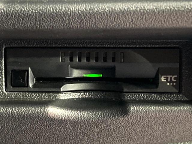 ハイエースバン スーパーＧＬ　ダークプライムＩＩ　ディーゼル　禁煙車　純正ナビ　パノラミックビューモニター　デジタルインナーミラー　衝突警報装置　ＬＥＤヘッド　ビルドインＥＴＣ　オートライト　スマートキー　ステアリングリモコン（6枚目）