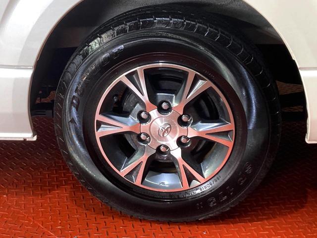 ハイエースバン スーパーＧＬ　ダークプライムＩＩ　ディーゼル　禁煙車　純正ナビ　パノラミックビューモニター　デジタルインナーミラー　衝突警報装置　ＬＥＤヘッド　ビルドインＥＴＣ　オートライト　スマートキー　ステアリングリモコン（23枚目）
