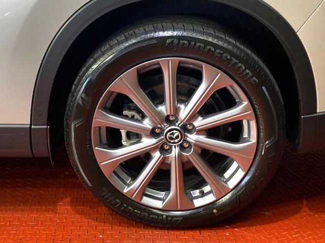 ＣＸ－６０ ＸＤ　エクスクルーシブモード　サンルーフ　３６０度ビューモニター　白革シート　衝突被害軽減システム　レーダークルーズ　禁煙車　電動リアゲート　レザーシート　全席シートヒーター　前席シートエアコン　コーナーセンサー　ビルドインＥＴＣ（28枚目）