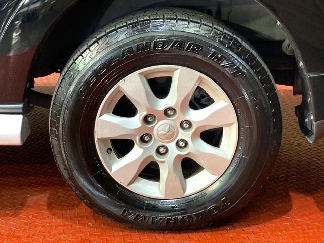 パジェロ ロング エクシード ディーゼル 7人乗り 後席モニター バックカメラ 禁煙車 ドラレコ HIDヘッド ETC クルコン 純正17インチアルミ オートライト オートエアコン Bluetooth CD(26枚目)