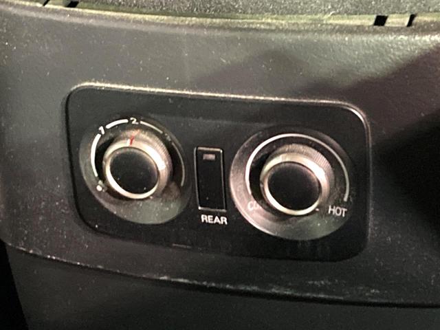 パジェロ ロング エクシード ディーゼル 7人乗り 後席モニター バックカメラ 禁煙車 ドラレコ HIDヘッド ETC クルコン 純正17インチアルミ オートライト オートエアコン Bluetooth CD(35枚目)