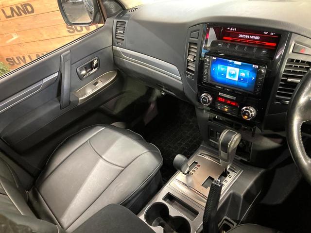 パジェロ ロング エクシード ディーゼル 7人乗り 後席モニター バックカメラ 禁煙車 ドラレコ HIDヘッド ETC クルコン 純正17インチアルミ オートライト オートエアコン Bluetooth CD(49枚目)