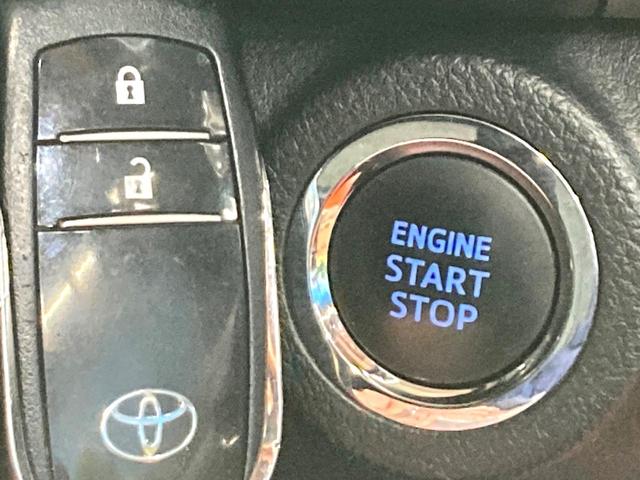 【スマートキー】カバンやポケットに入れたままでもドアの施錠・解錠が可能なスマートキーを装備。エンジンのオン・オフ時もカギを取り出す必要が無いからとっても便利です♪