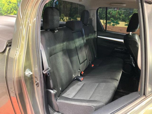 後部座席も気になるようなキズ・汚れやへたり等、大きなダメージはなく、良好な状態です。