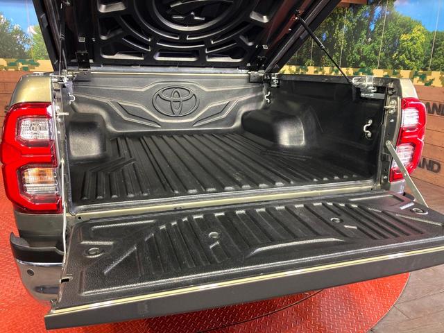 積載量５００ｋｇの広々としたデッキは、遊びから仕事まで多用途に使えます。ベッドライナーやトノカバーの取り付けもご相談下さい♪