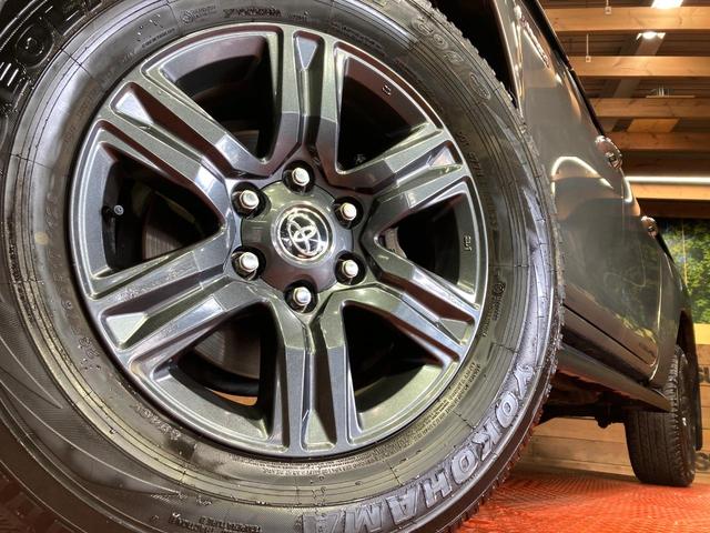 【純正１７インチアルミホイール】外観にマッチした純正アルミホイールを装着しております。各種社外アルミホイールや、スタッドレスタイヤも取扱いしております。是非ご相談ください♪