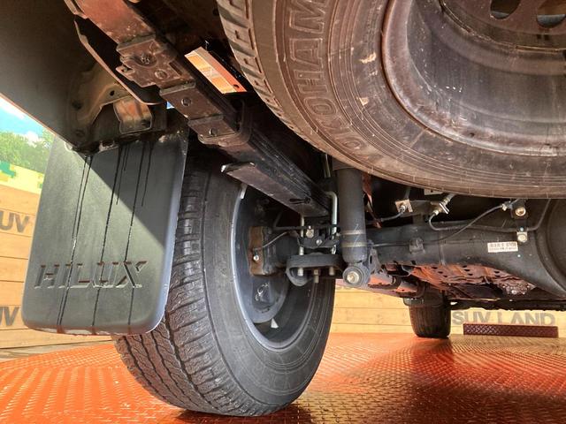 お車を安心してお乗りいただく為には、足回りの定期点検が欠かせません。サービスサポート（有償保証）では無料点検もご提供しており、安心のカーライフをお過ごしいただけるサポート体制が整っています。