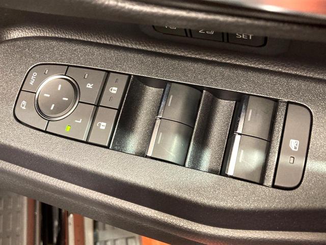 ランドクルーザー250 ZX 7人乗り サンルーフ 純正12.3インチディスプレイオーディオ 全周囲カメラ JBLサウンド 100V電源 衝突被害軽減システム レーダークルーズ 禁煙車 電動リアゲート 全席シートヒーター(30枚目)