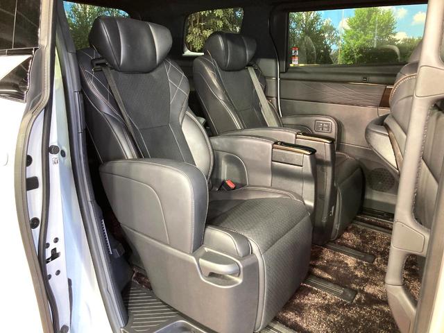 ヴェルファイアハイブリッド Ｚ　プレミア　ガラスルーフ　両側電動スライドドア　１４型ディスプレイオーディオ　全周囲カメラ　黒本革シート　レーダークルーズコントロール　ＥＴＣ　Ｂｌｕｅｔｏｏｔｈ再生　シートベンチレーション　パワーバックドア（9枚目）