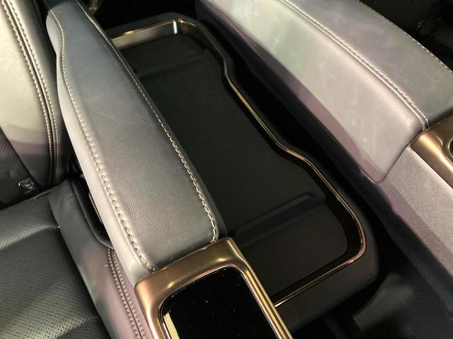 ヴェルファイアハイブリッド Ｚ　プレミア　ガラスルーフ　両側電動スライドドア　１４型ディスプレイオーディオ　全周囲カメラ　黒本革シート　レーダークルーズコントロール　ＥＴＣ　Ｂｌｕｅｔｏｏｔｈ再生　シートベンチレーション　パワーバックドア（41枚目）