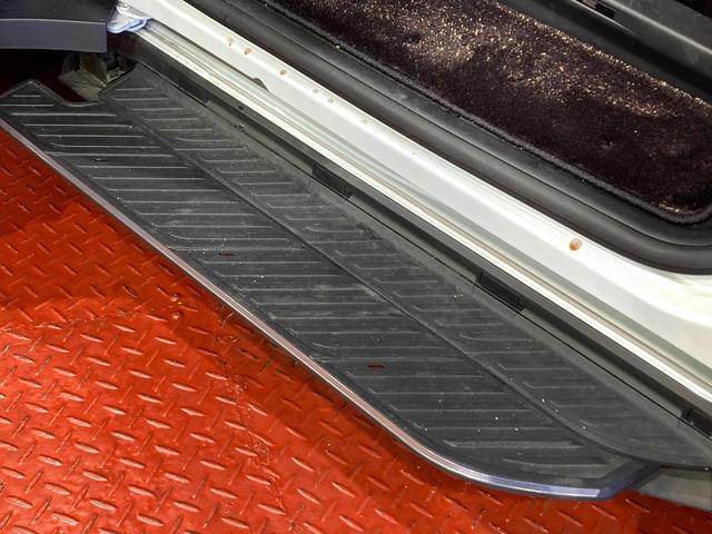 ヴェルファイアハイブリッド Ｚ　プレミア　ガラスルーフ　両側電動スライドドア　１４型ディスプレイオーディオ　全周囲カメラ　黒本革シート　レーダークルーズコントロール　ＥＴＣ　Ｂｌｕｅｔｏｏｔｈ再生　シートベンチレーション　パワーバックドア（43枚目）