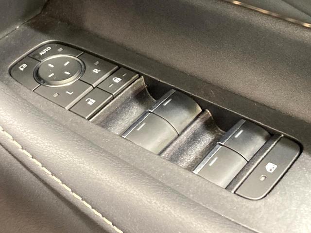 ヴェルファイアハイブリッド Ｚ　プレミア　ガラスルーフ　両側電動スライドドア　１４型ディスプレイオーディオ　全周囲カメラ　黒本革シート　レーダークルーズコントロール　ＥＴＣ　Ｂｌｕｅｔｏｏｔｈ再生　シートベンチレーション　パワーバックドア（45枚目）