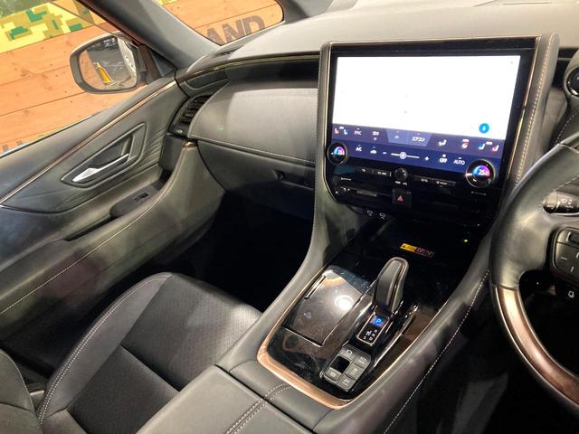 ヴェルファイアハイブリッド Ｚ　プレミア　ガラスルーフ　両側電動スライドドア　１４型ディスプレイオーディオ　全周囲カメラ　黒本革シート　レーダークルーズコントロール　ＥＴＣ　Ｂｌｕｅｔｏｏｔｈ再生　シートベンチレーション　パワーバックドア（56枚目）