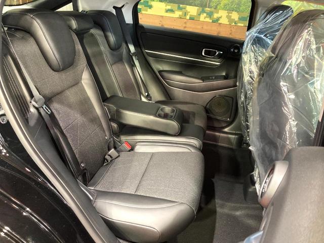 ヴェゼル ｅ：ＨＥＶ　Ｚ　登録済未使用車　９型メーカーナビ　全周囲カメラ　衝突被害軽減システム　レーダークルーズ　電動リアゲート　ハーフレザーシート　コーナーセンサー　スマートキー　ＬＥＤヘッド　ＥＴＣ２．０（9枚目）